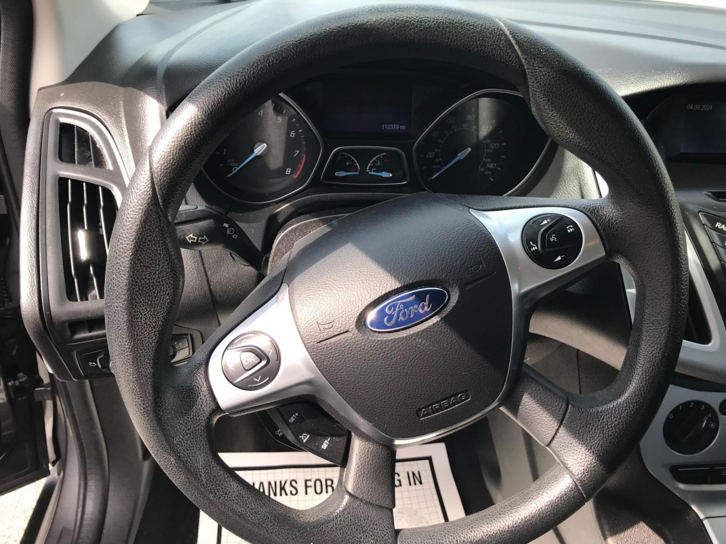 2014 Gray /Gray Ford Focus (1FADP3F23EL) with an 2.0 engine, Automatic transmission, located at 577 Chester Pike, Prospect Park, PA, 19076, (610) 237-1015, 39.886154, -75.302338 - Photo#11